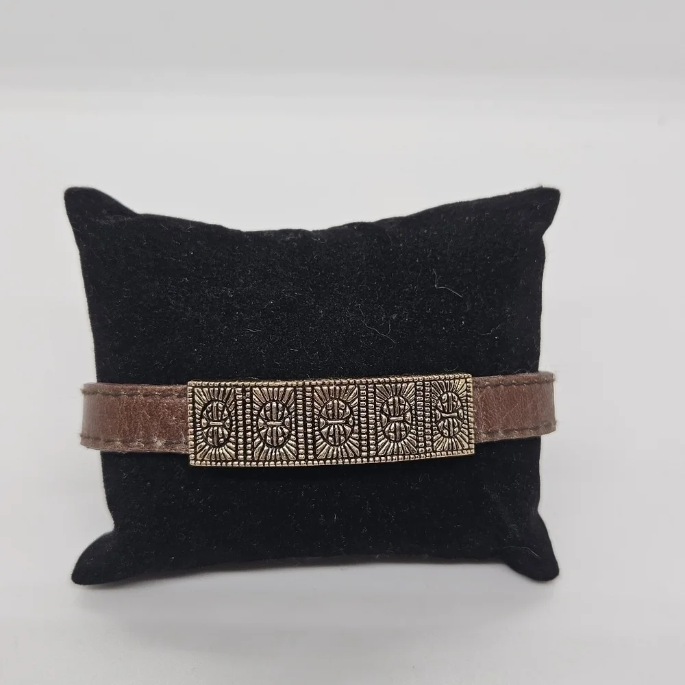 Barse brown leather bracelet with gold tone textured bar